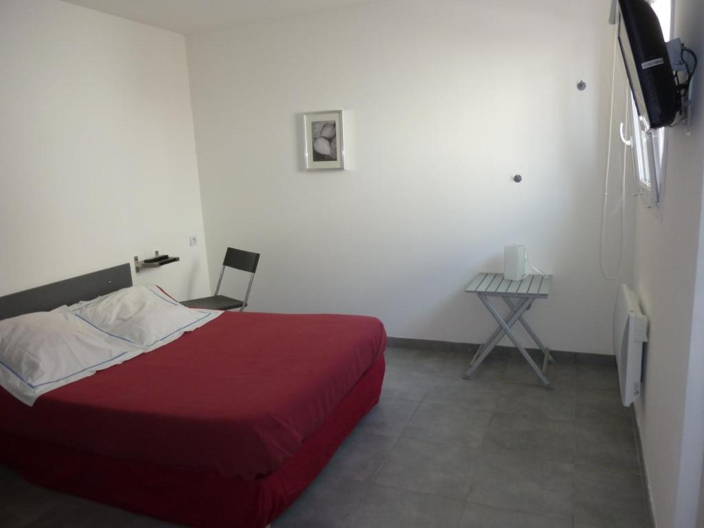 Hotel De L'Avenue Bonson  Room photo